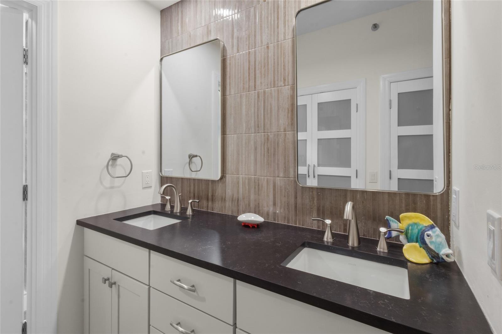 615 DREAM ISLAND PL #105