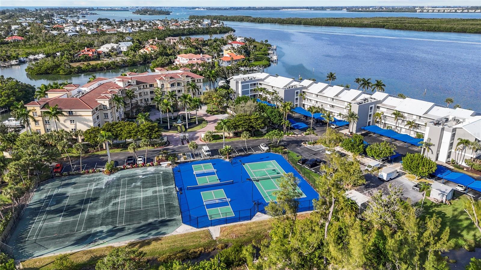 615 DREAM ISLAND PL #105