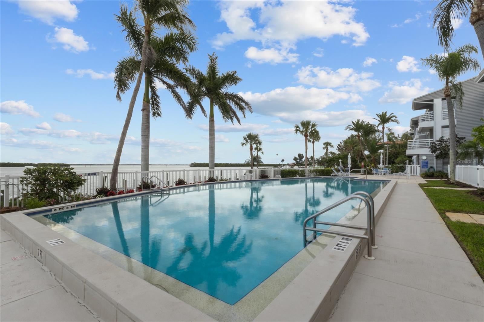 615 DREAM ISLAND PL #105
