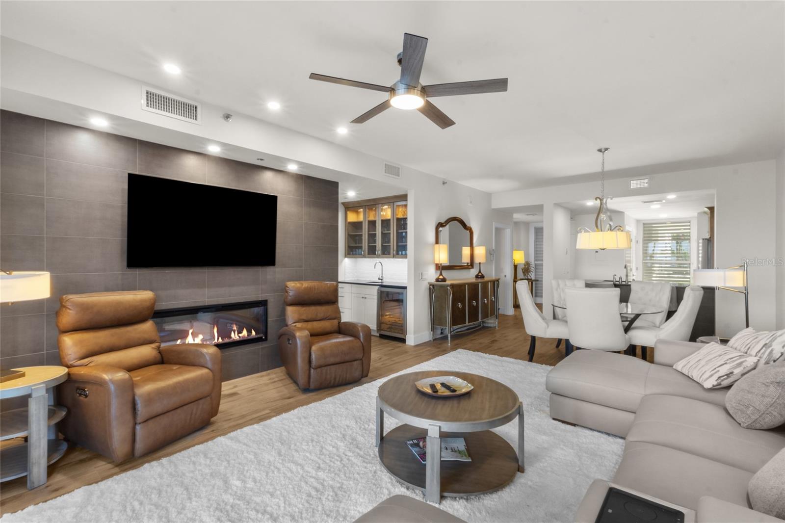 615 DREAM ISLAND PL #105