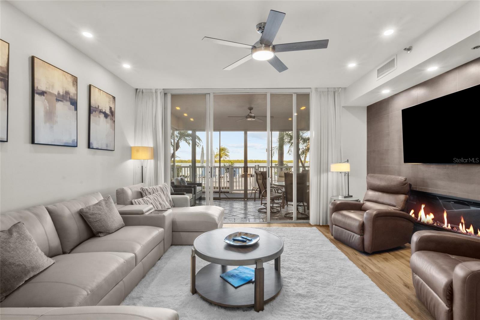 615 DREAM ISLAND PL #105