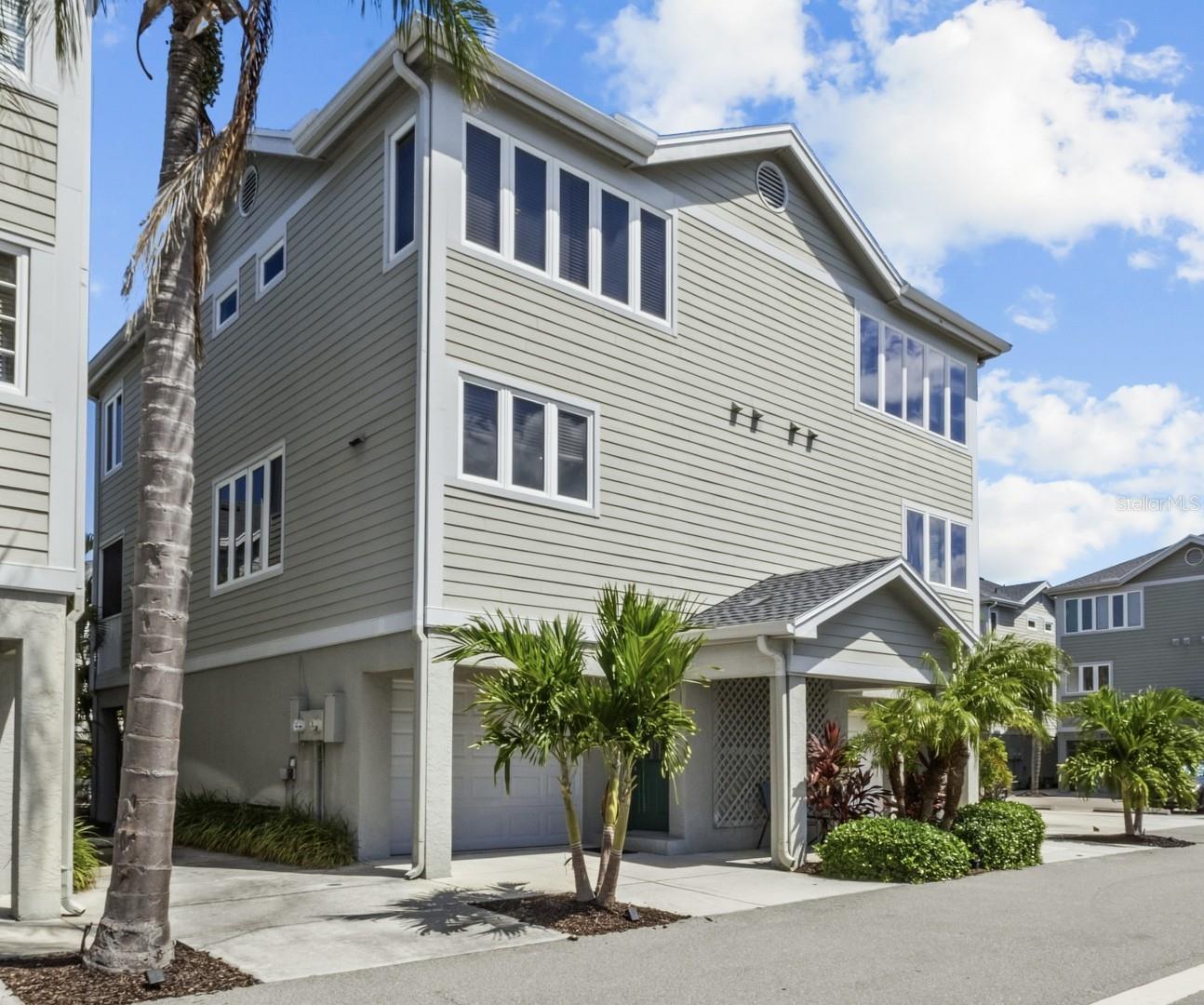 521 FOREST WAY