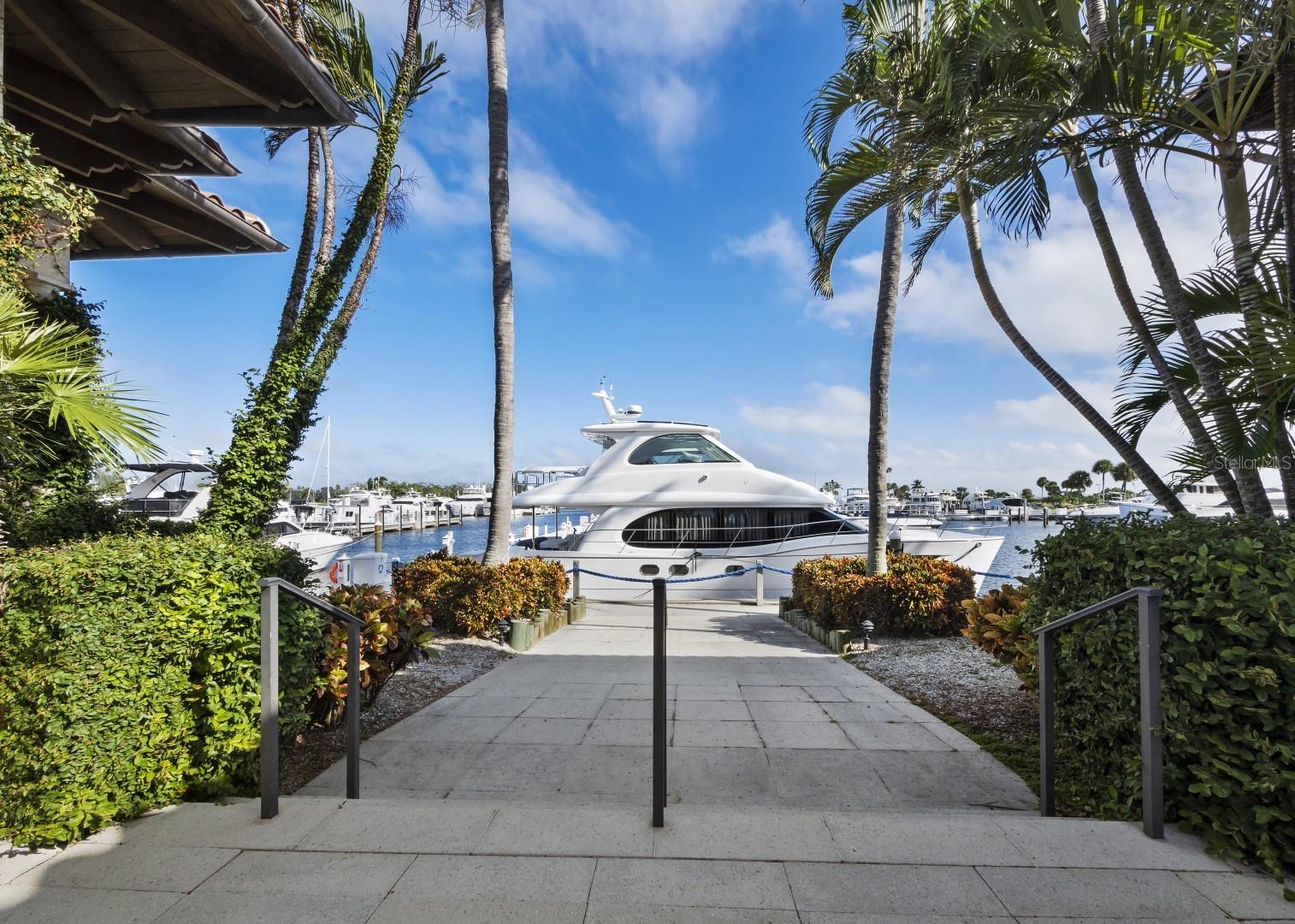 2800 HARBOURSIDE DR #E06