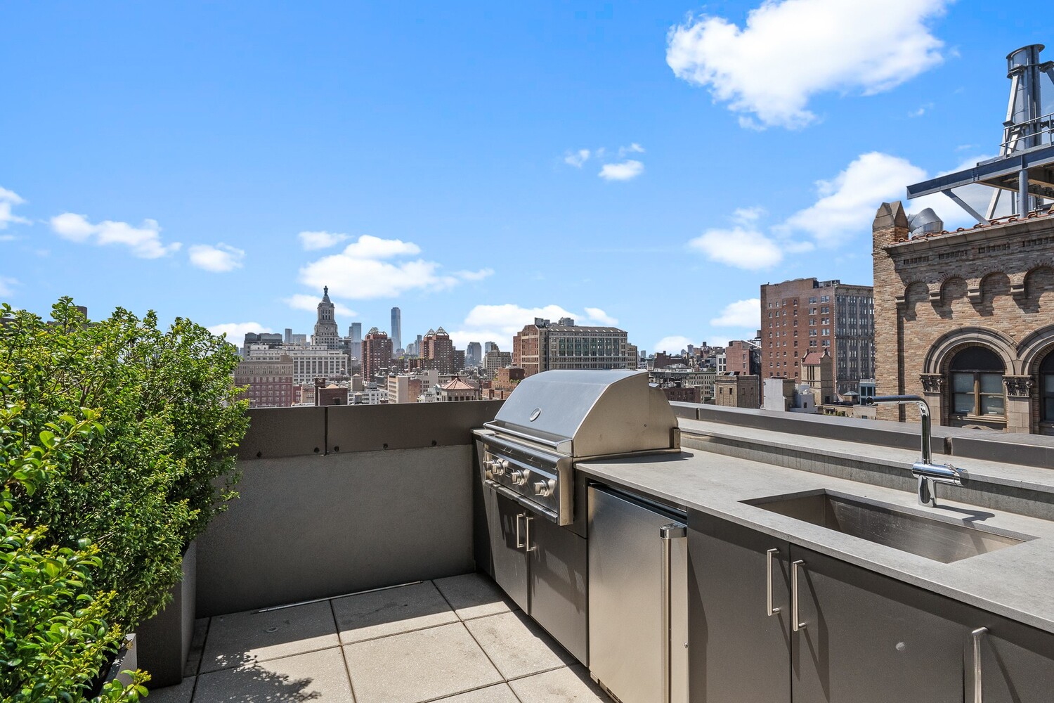 150 E 23RD Street 4C