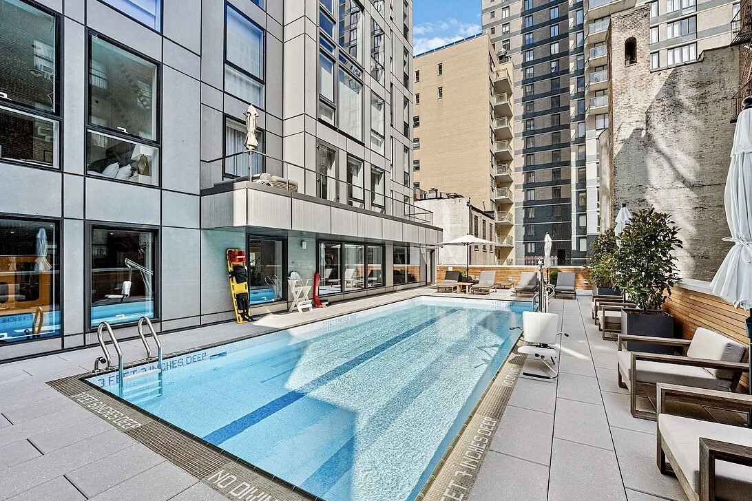 150 E 23RD Street 4C