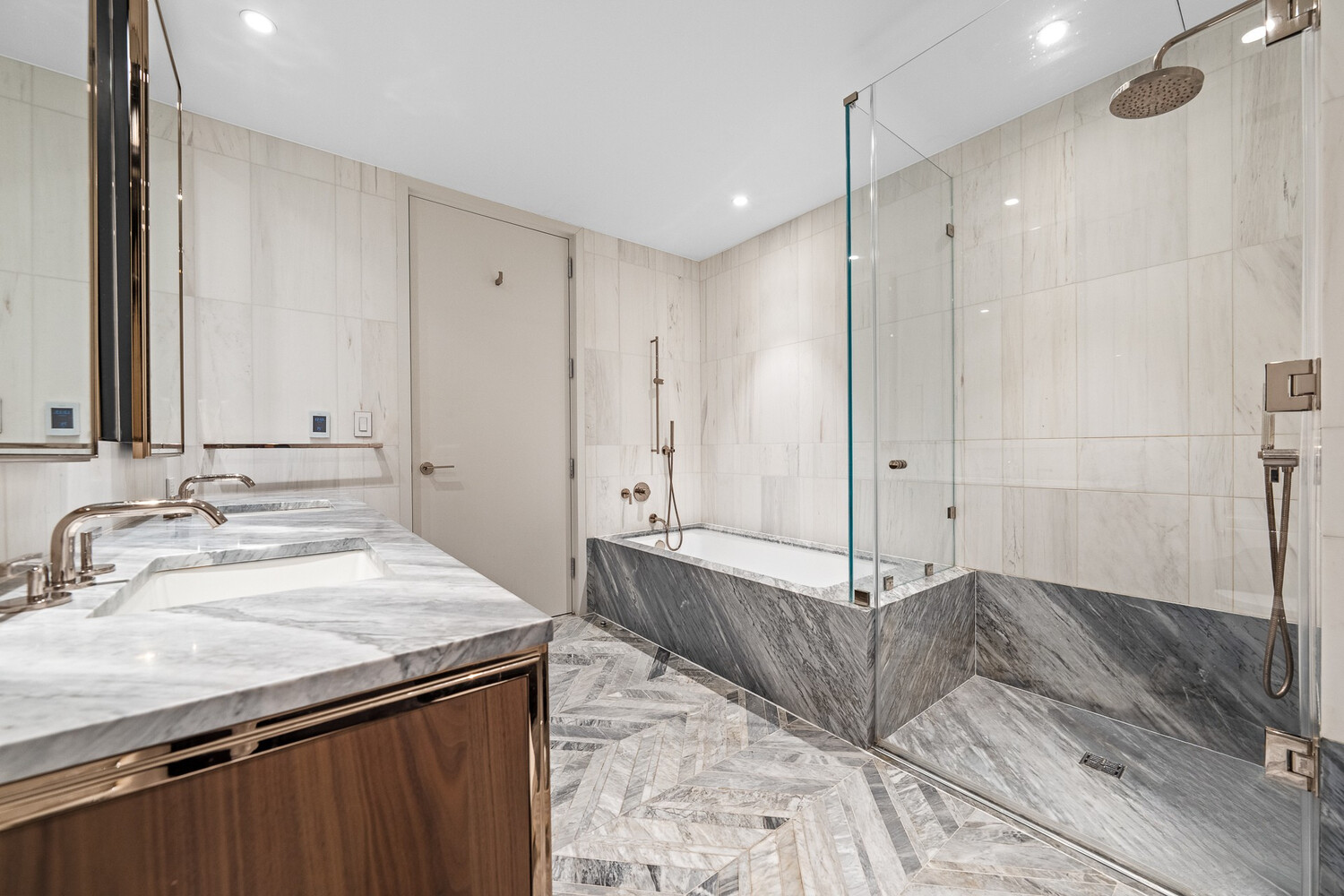 150 E 23RD Street 4C