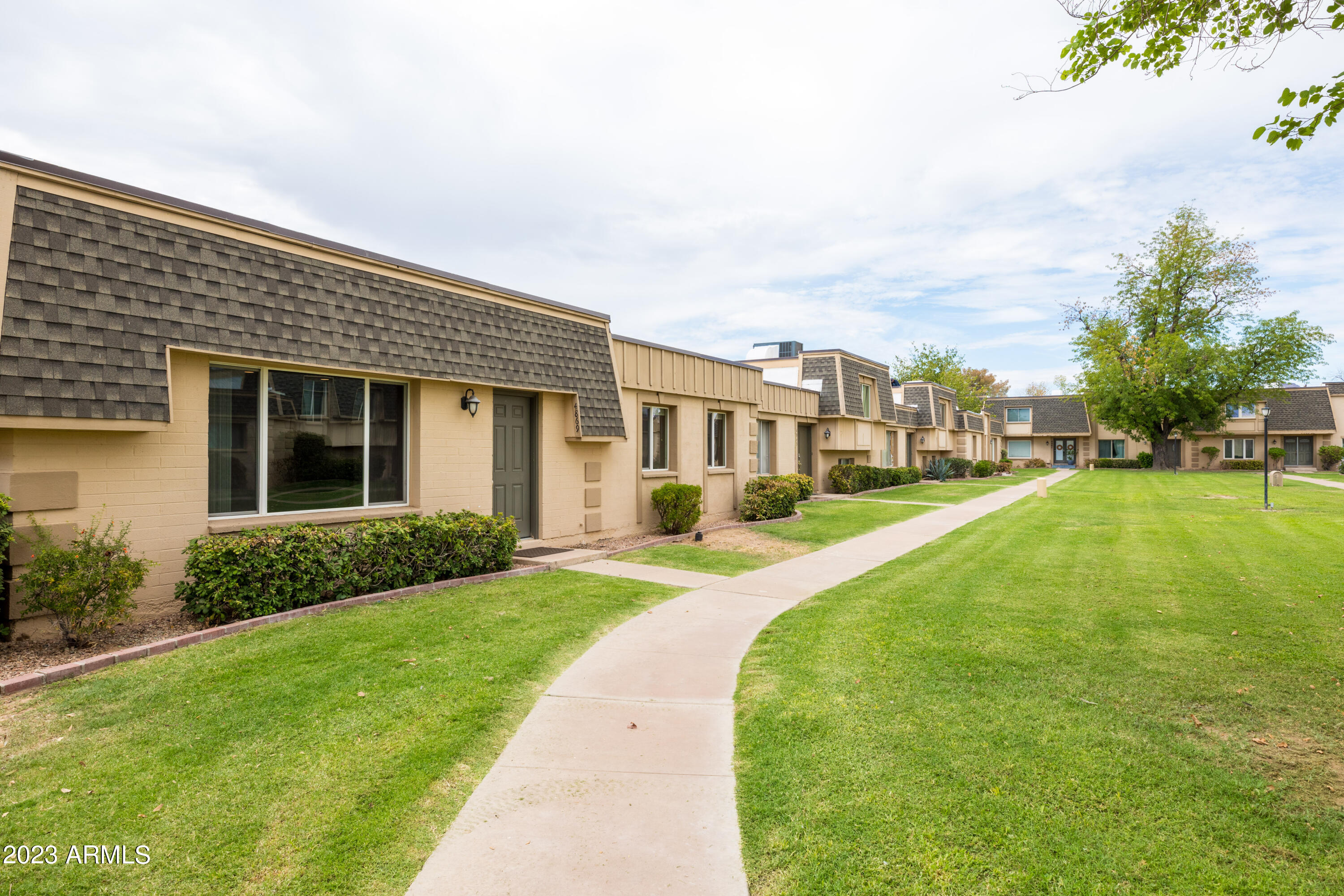 4869 N GRANITE REEF Road