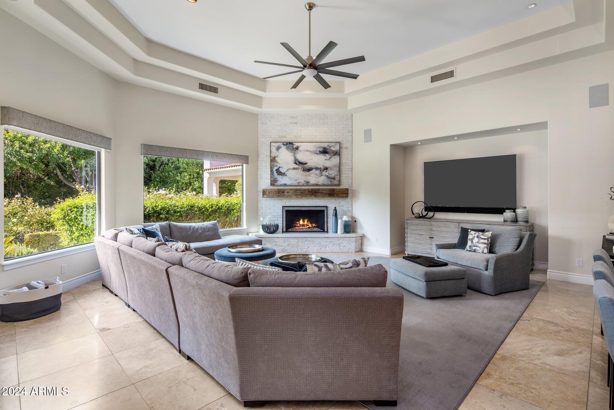 6018 N SAGUARO Road