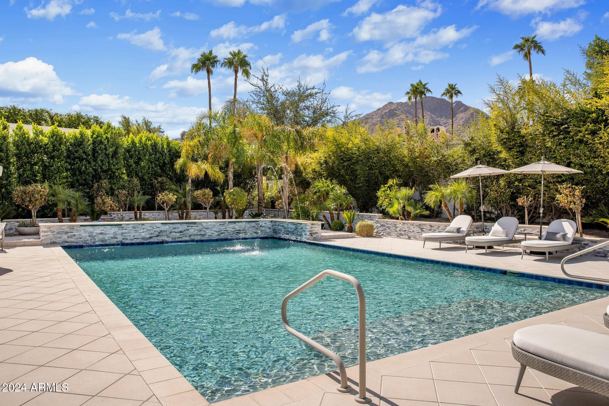 6018 N SAGUARO Road
