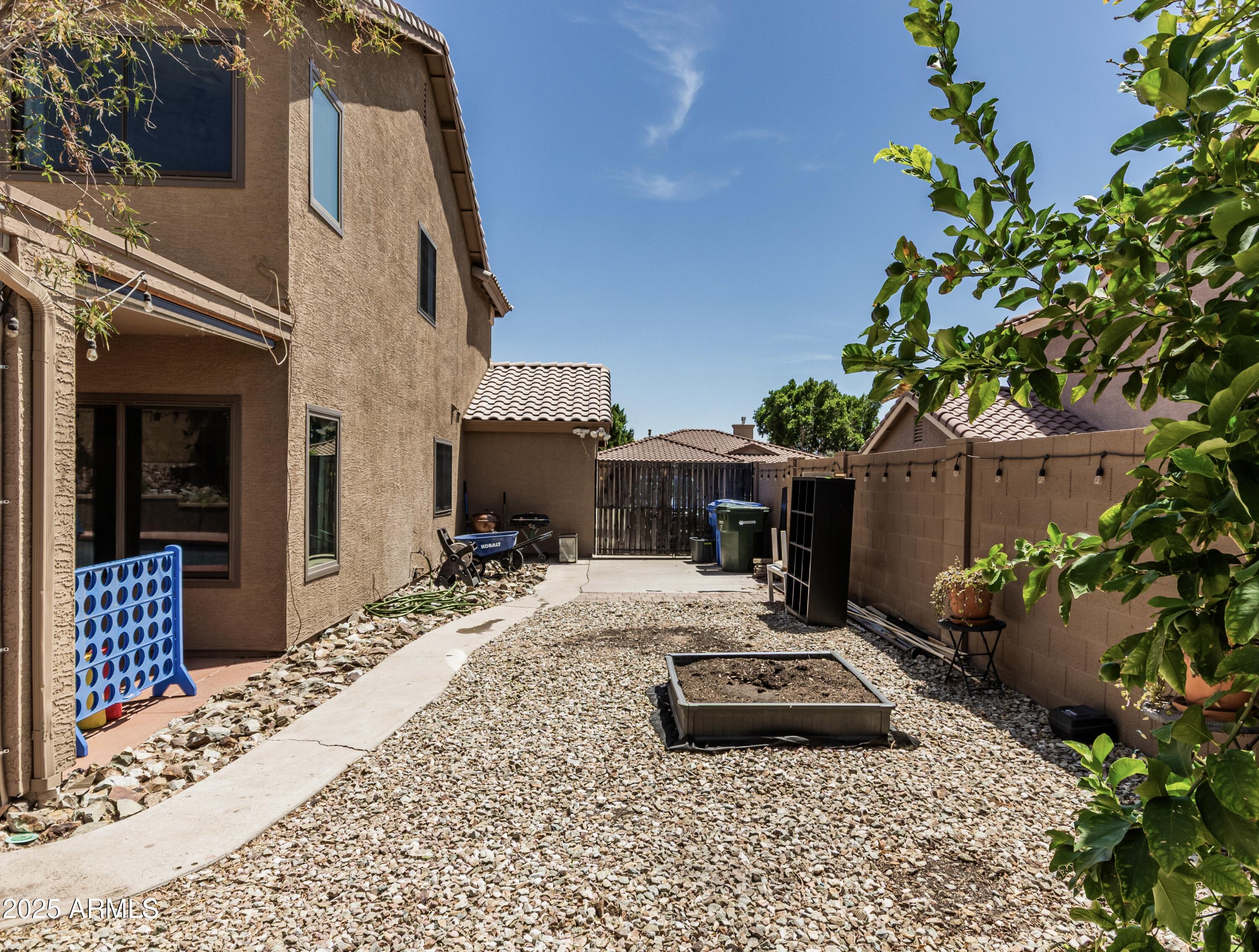 6422 W RANGE MULE Drive