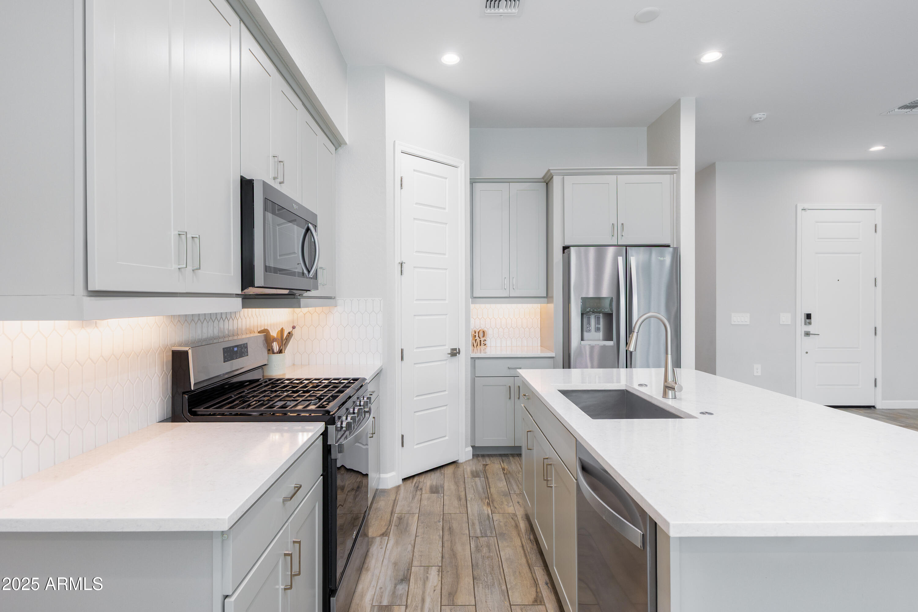 5046 E ANDERSON Drive