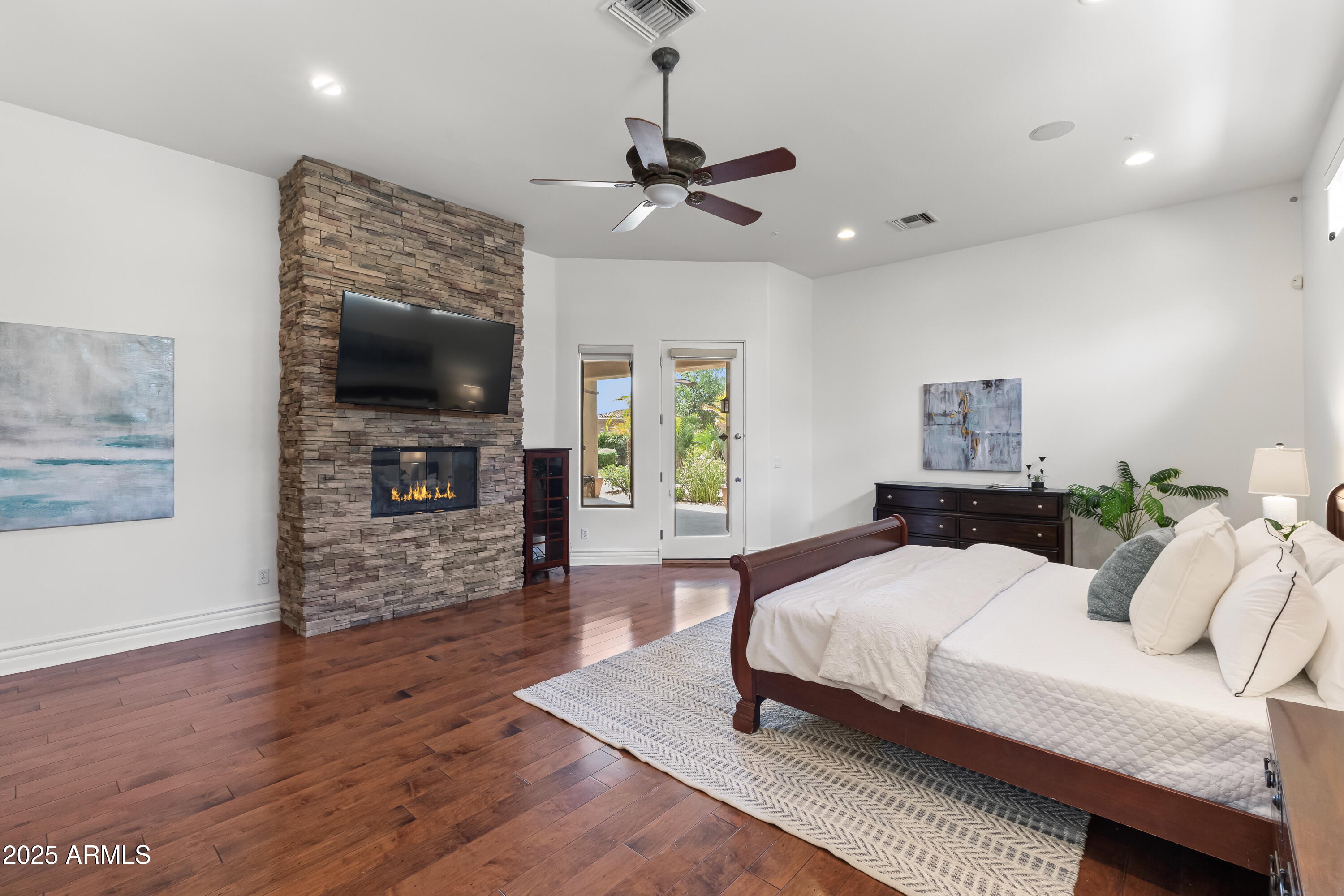 9417 E CHARTER OAK Drive