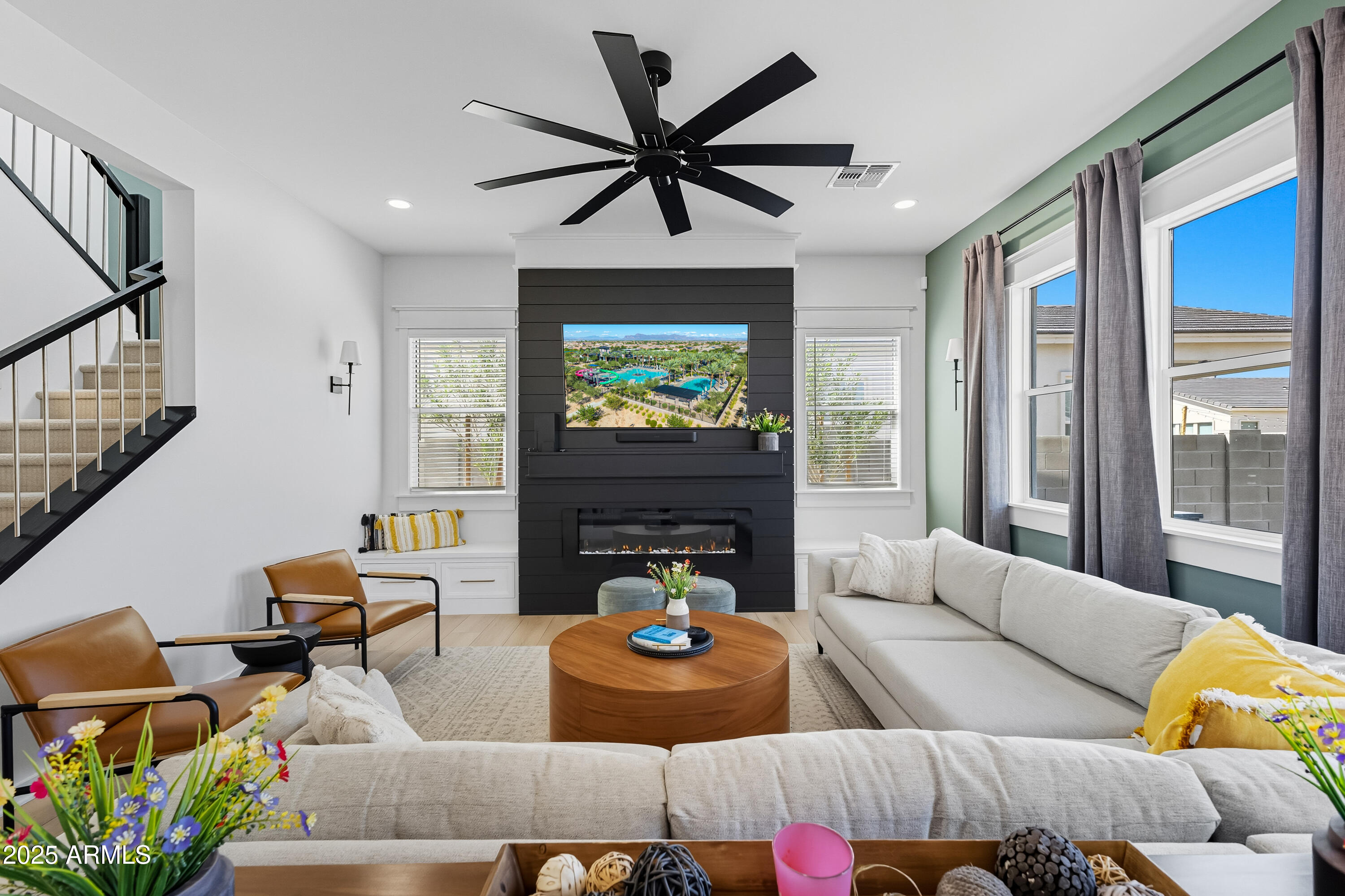 10028 E THUNDERBOLT Avenue