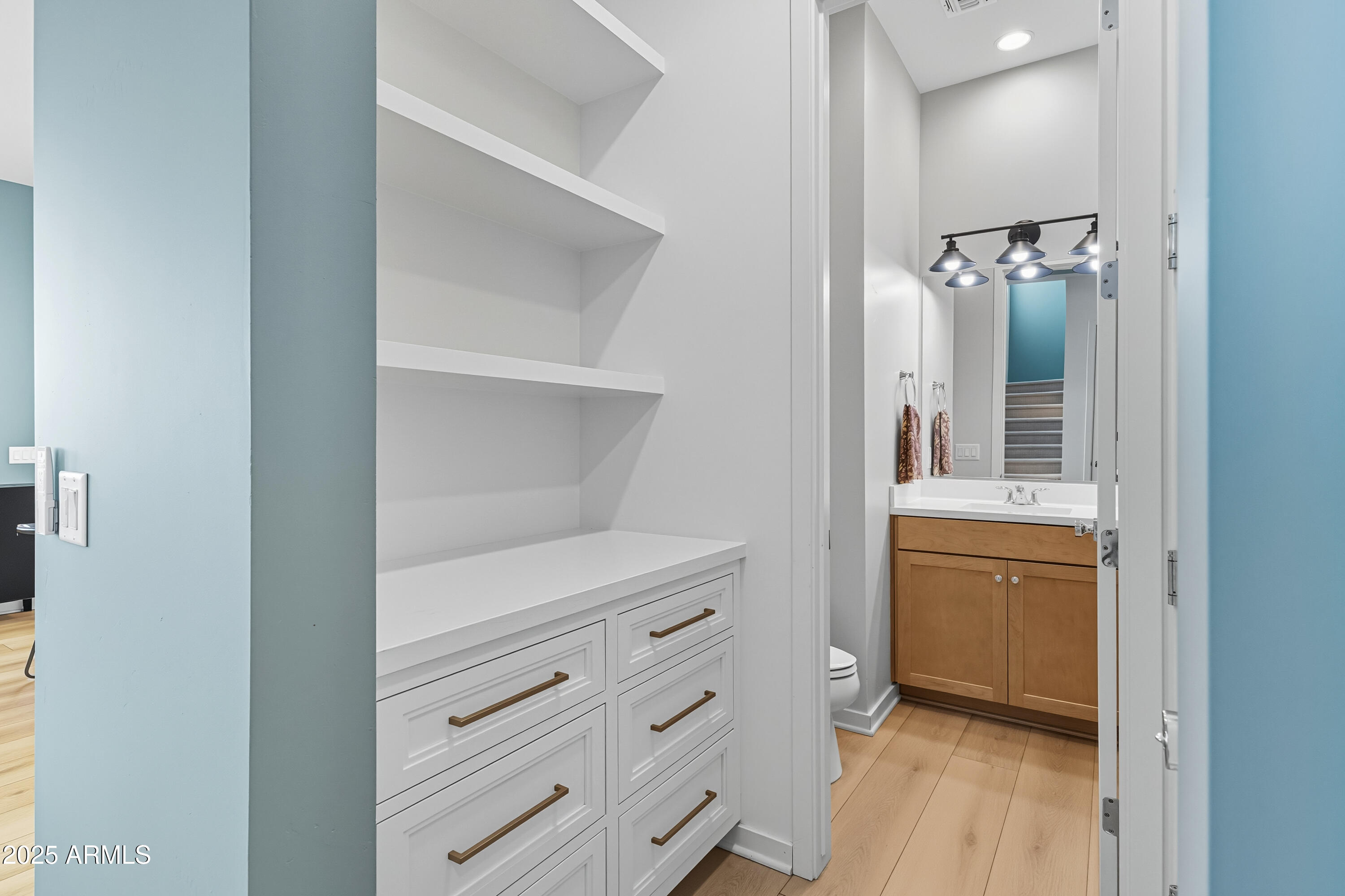 10028 E THUNDERBOLT Avenue