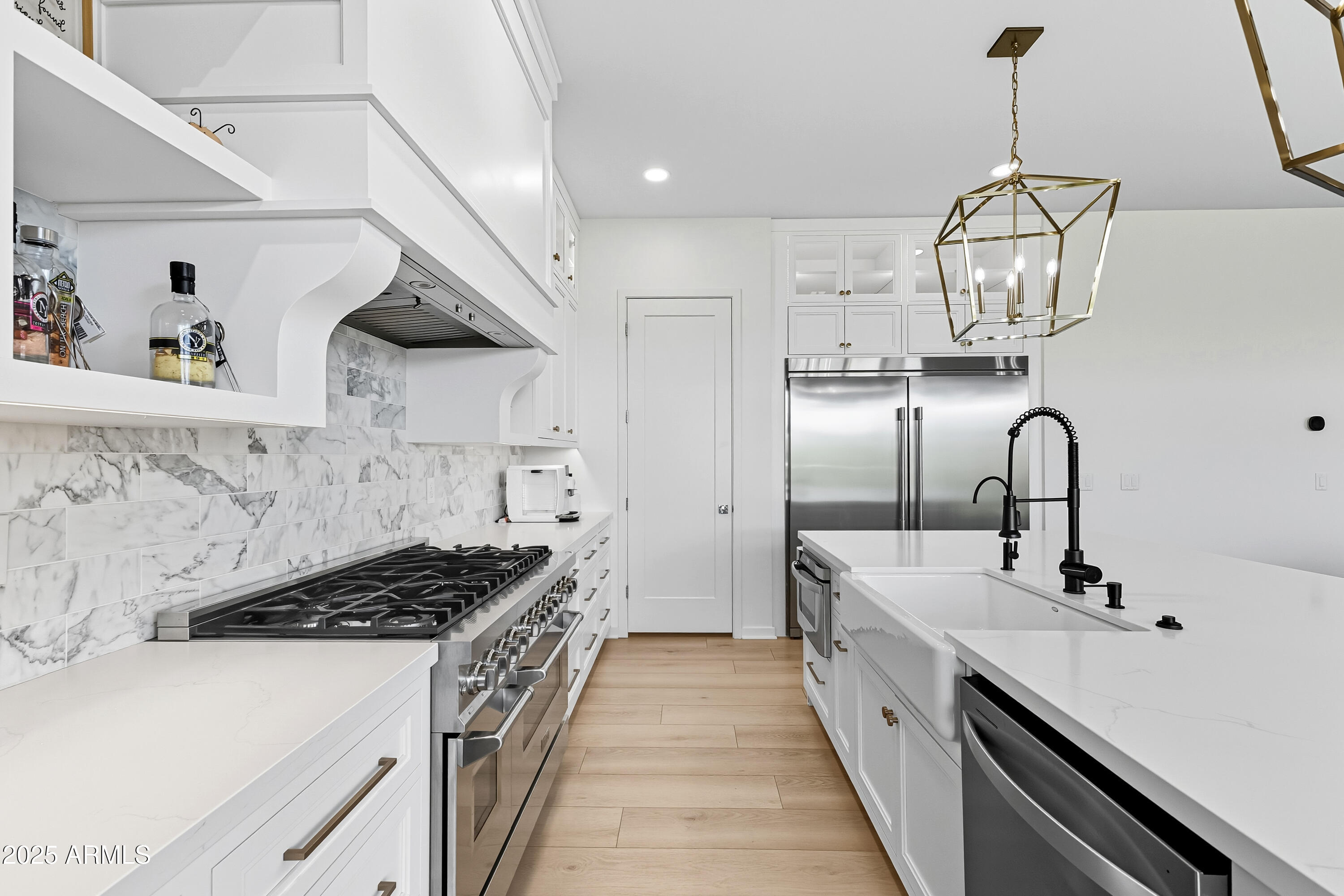 10028 E THUNDERBOLT Avenue