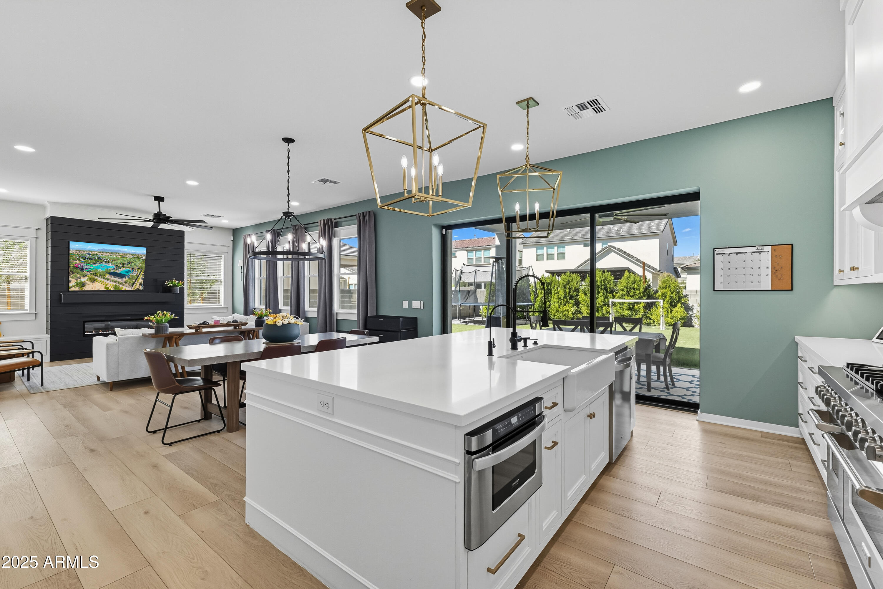 10028 E THUNDERBOLT Avenue