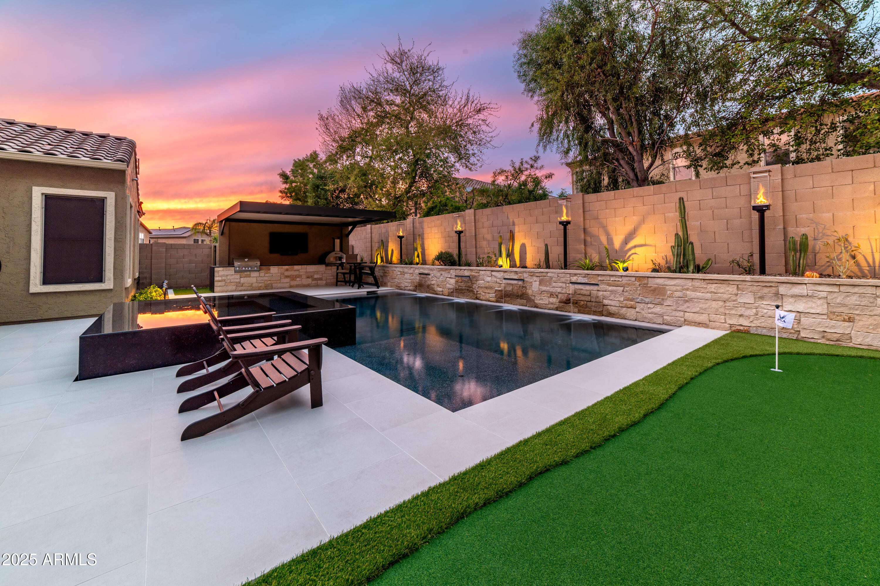 2212 W APACHE RAIN Road