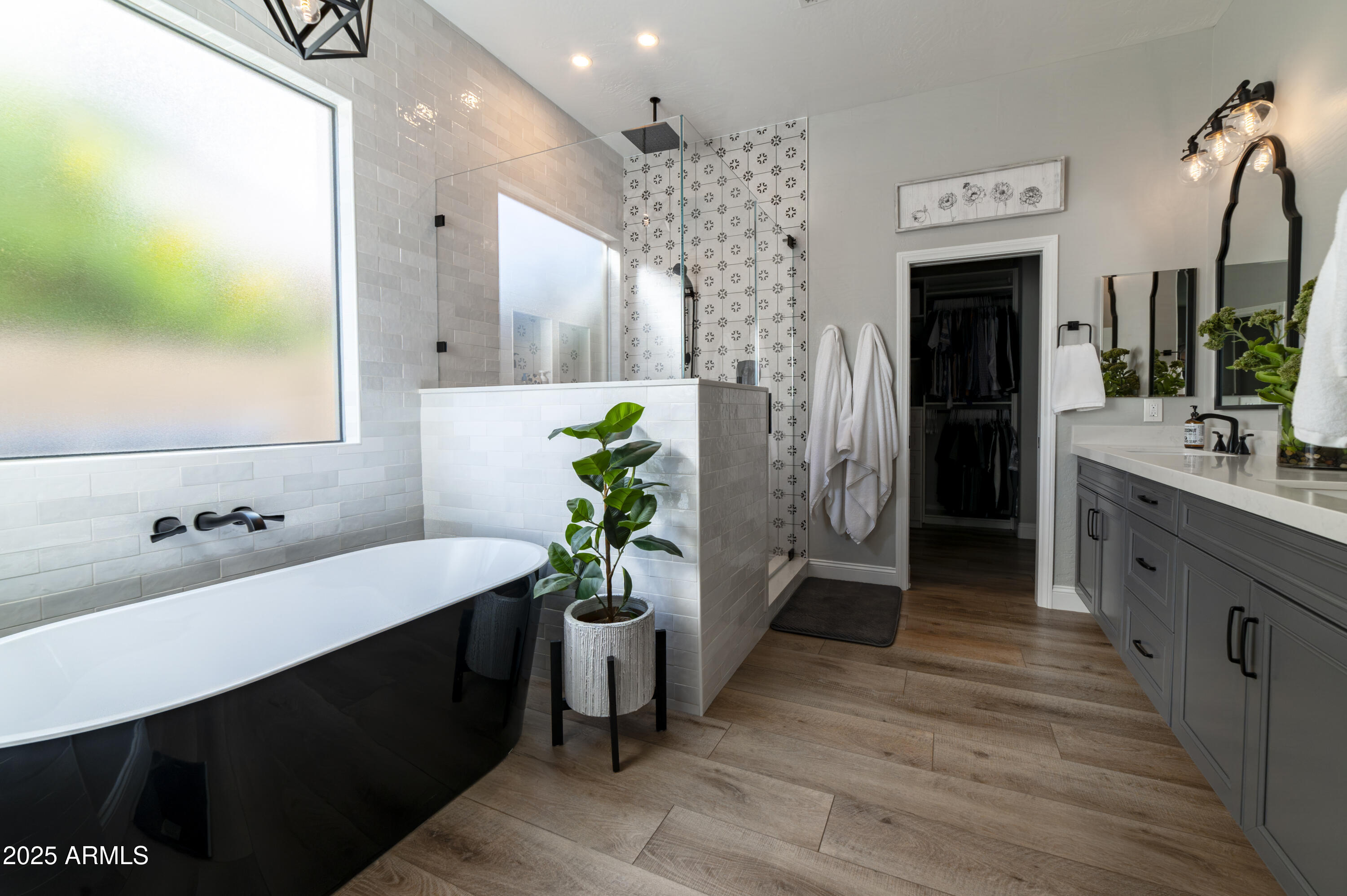 2212 W APACHE RAIN Road