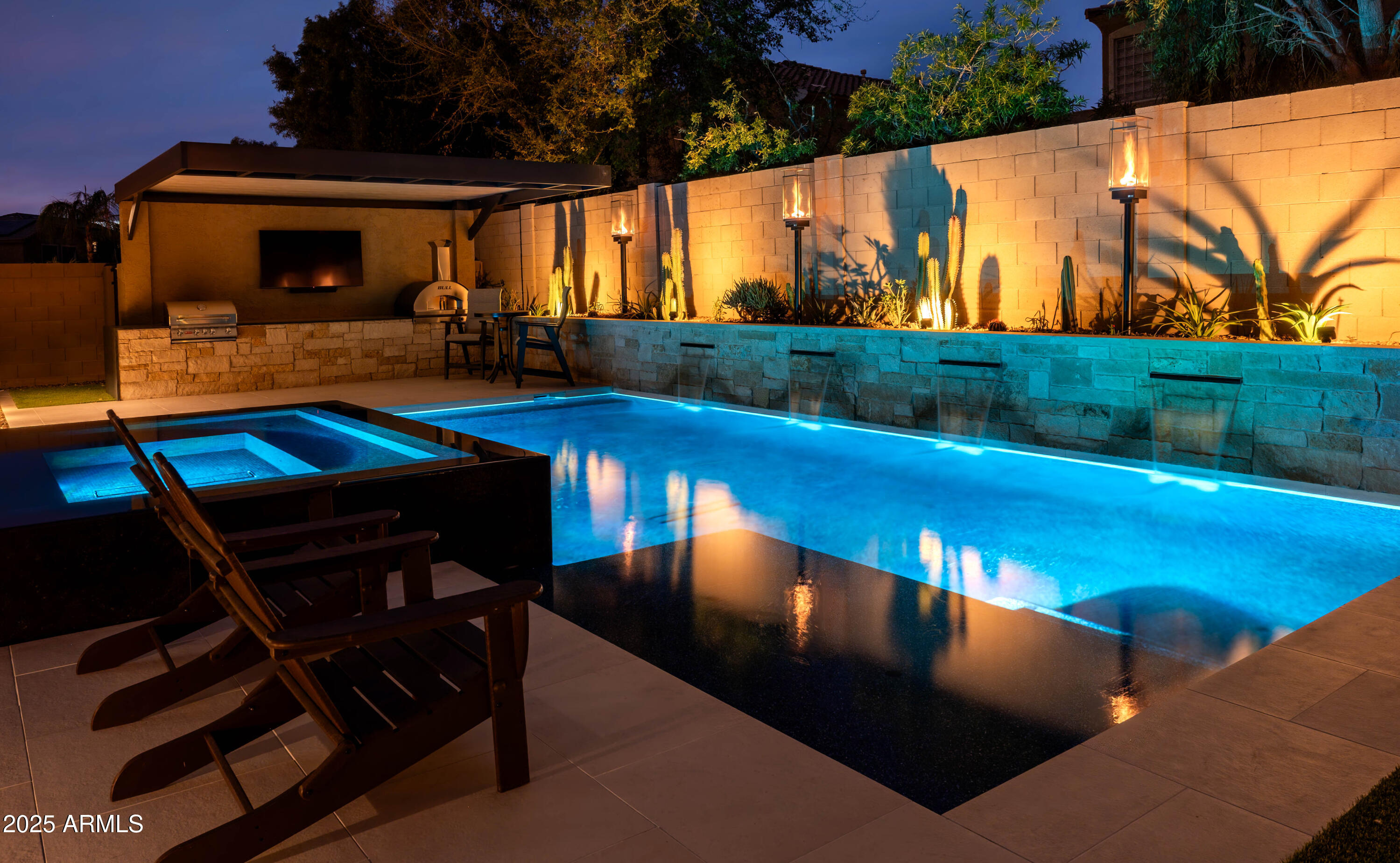 2212 W APACHE RAIN Road