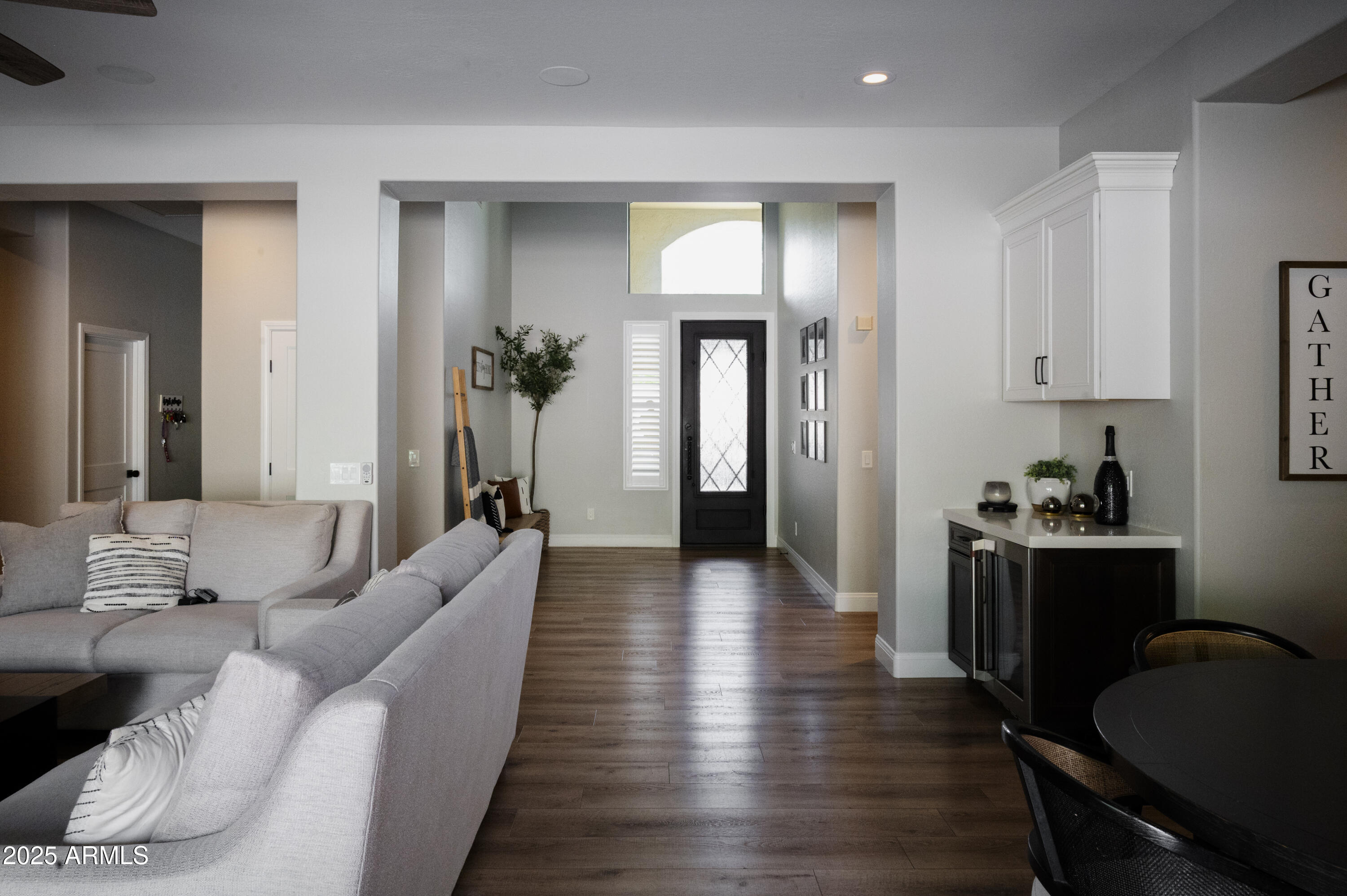 2212 W APACHE RAIN Road