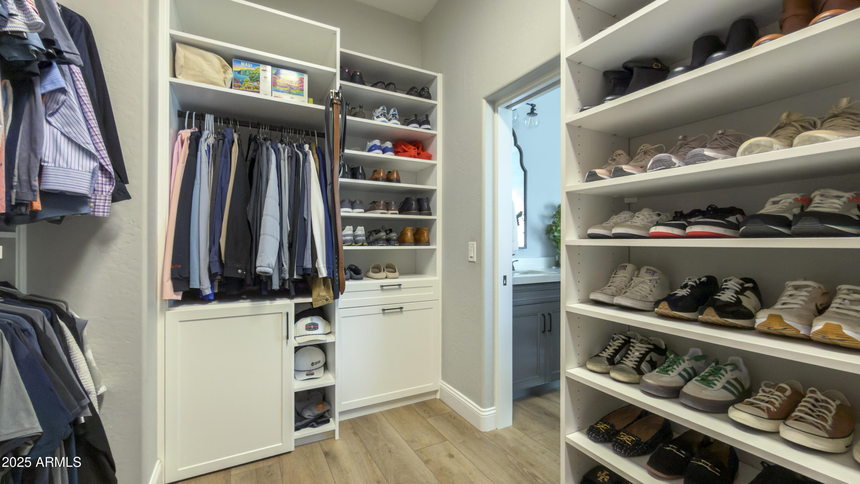 2212 W APACHE RAIN Road