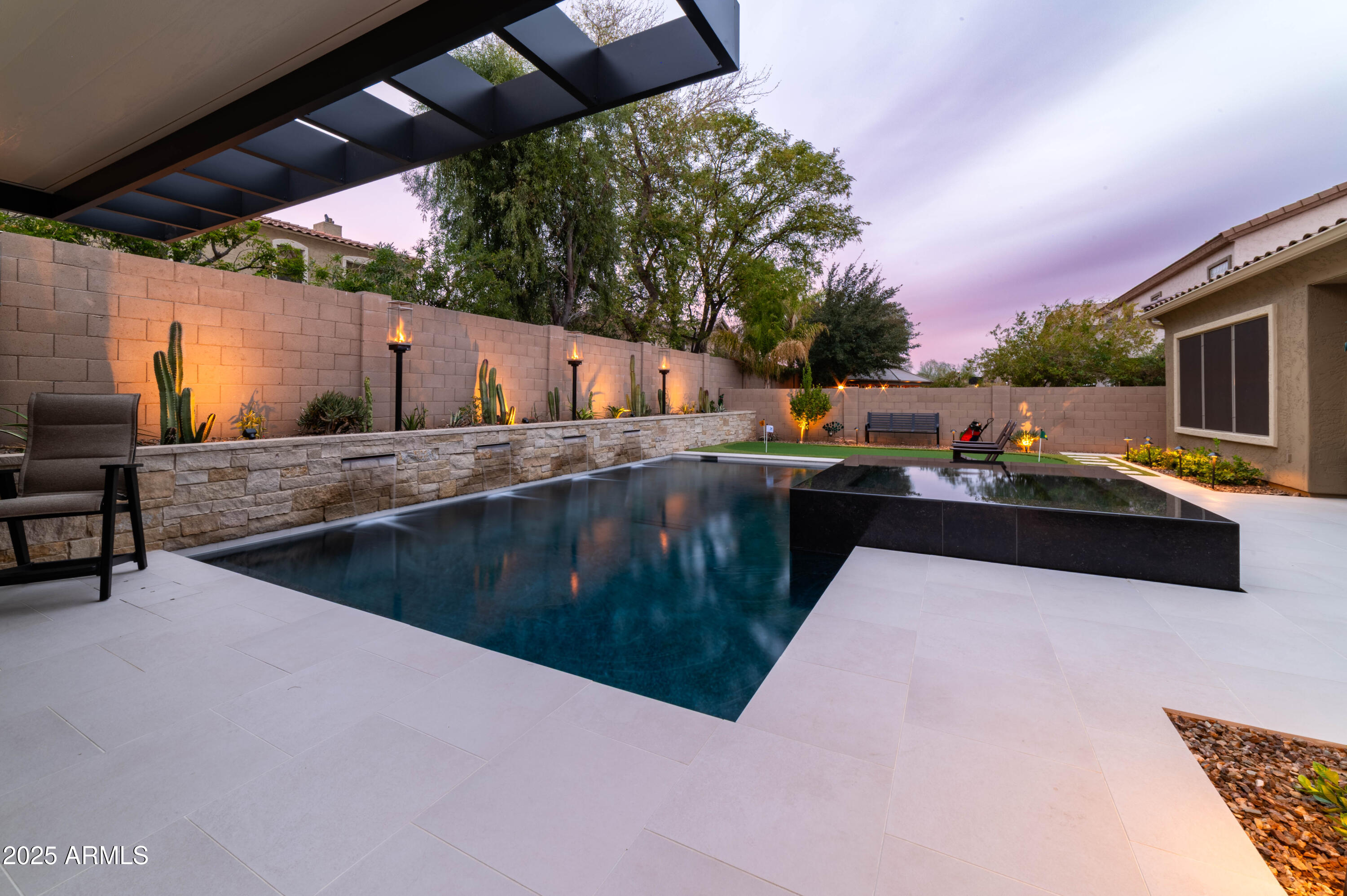 2212 W APACHE RAIN Road