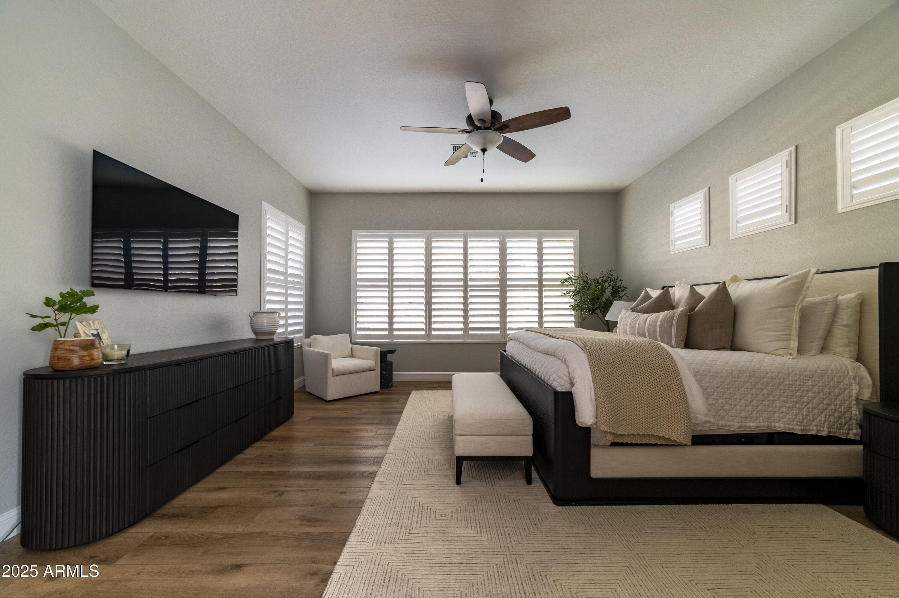 2212 W APACHE RAIN Road