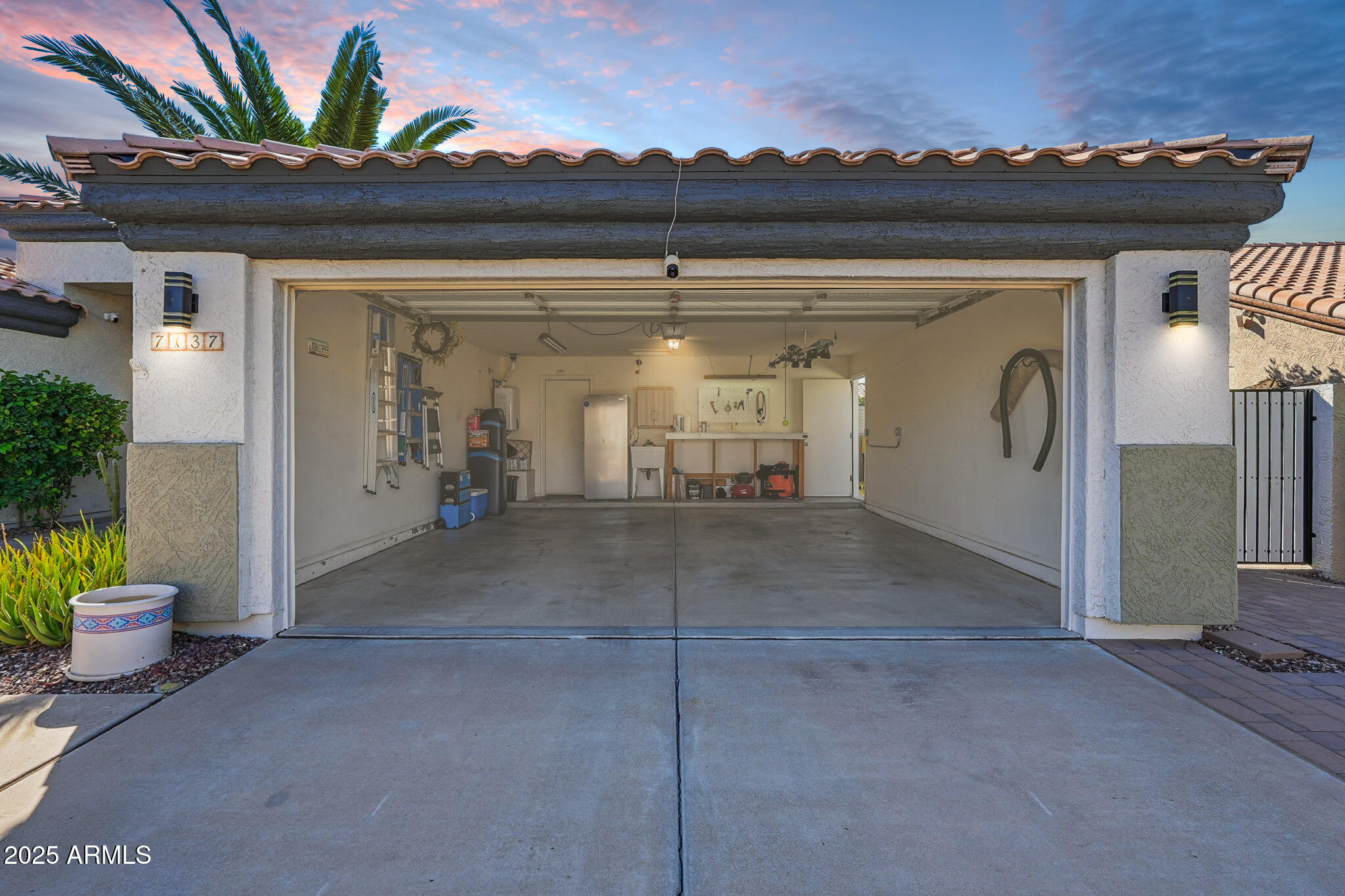 7137 E LAGUNA AZUL Avenue