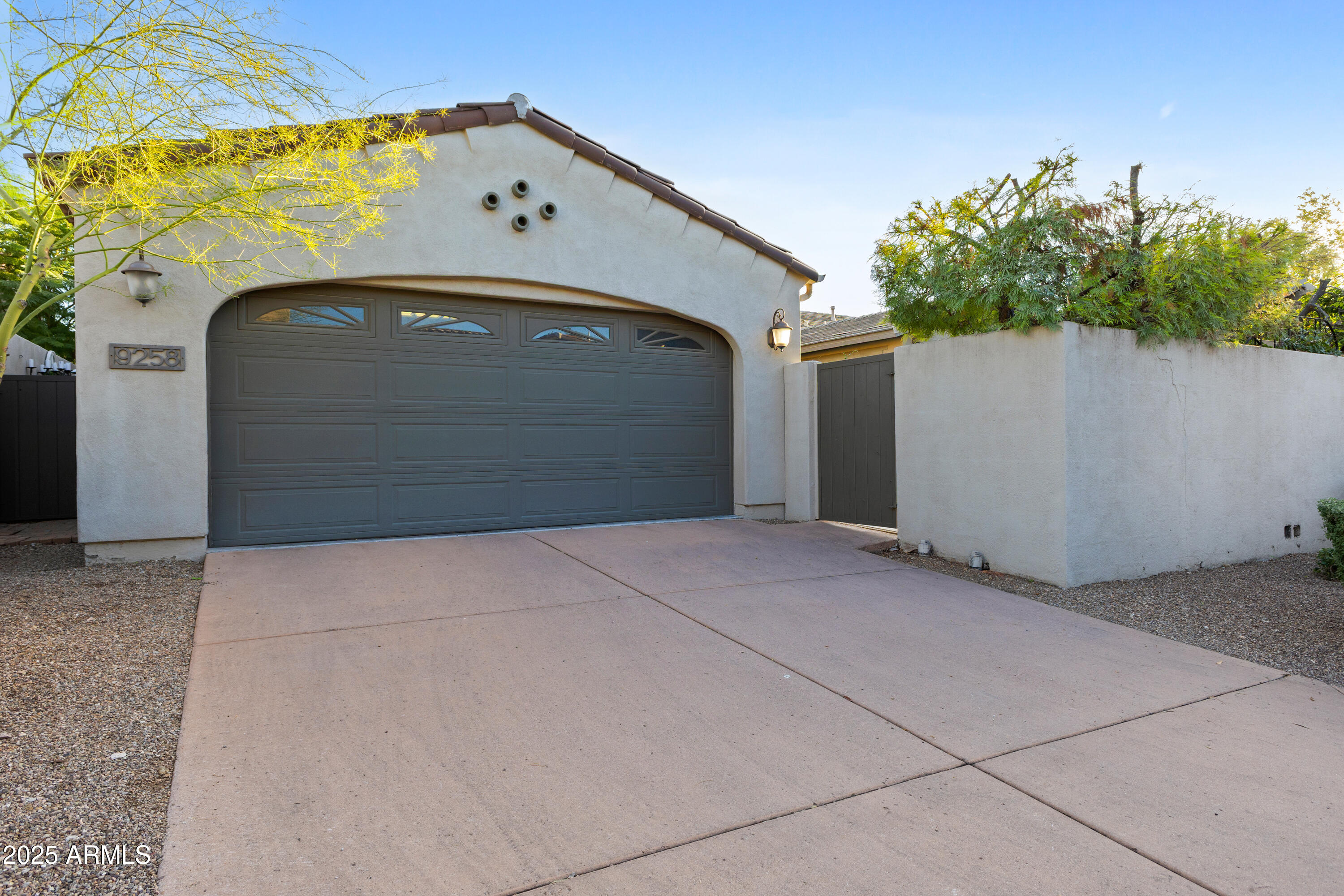 9258 E DESERT View
