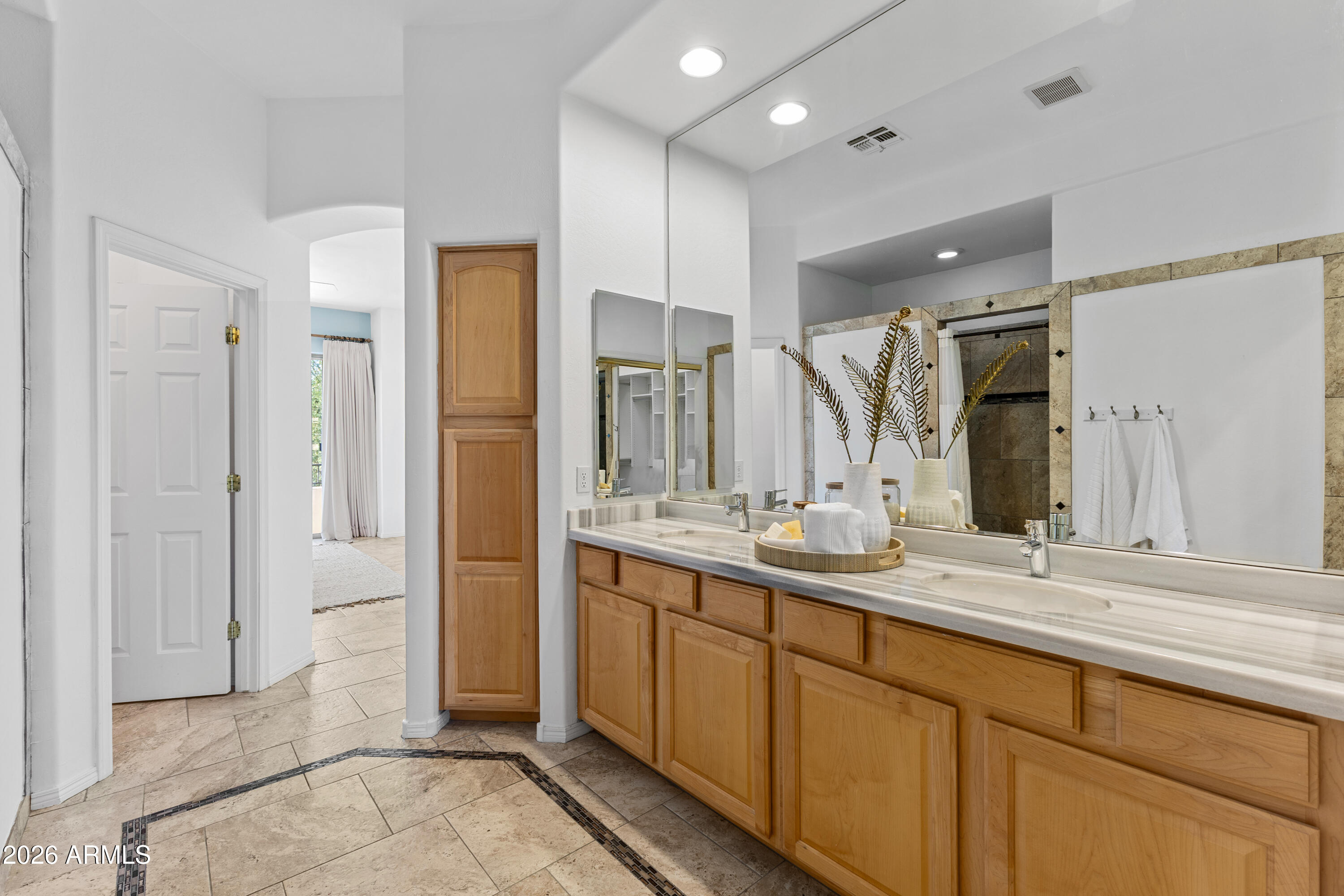 15240 N CLUBGATE Drive 141