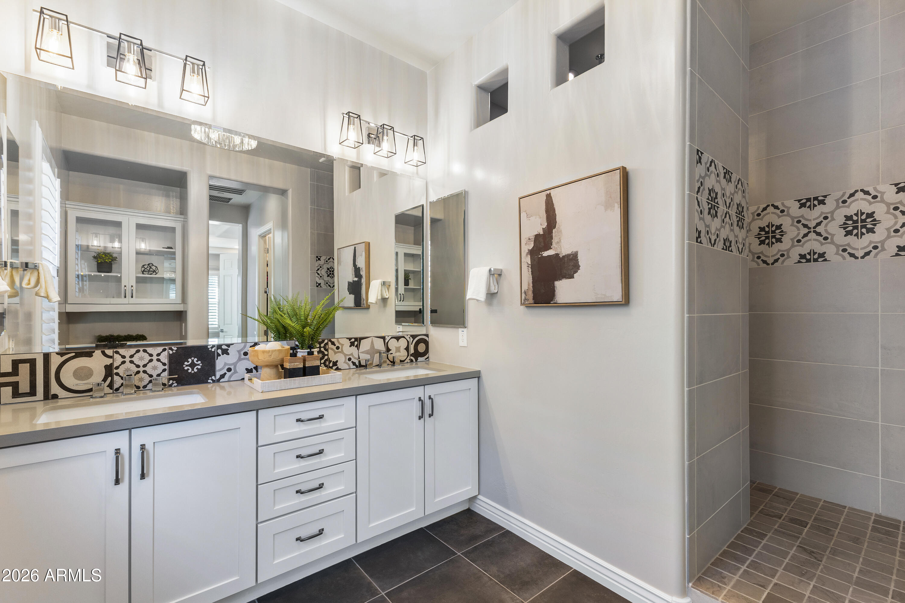 7238 E THORNTREE Drive