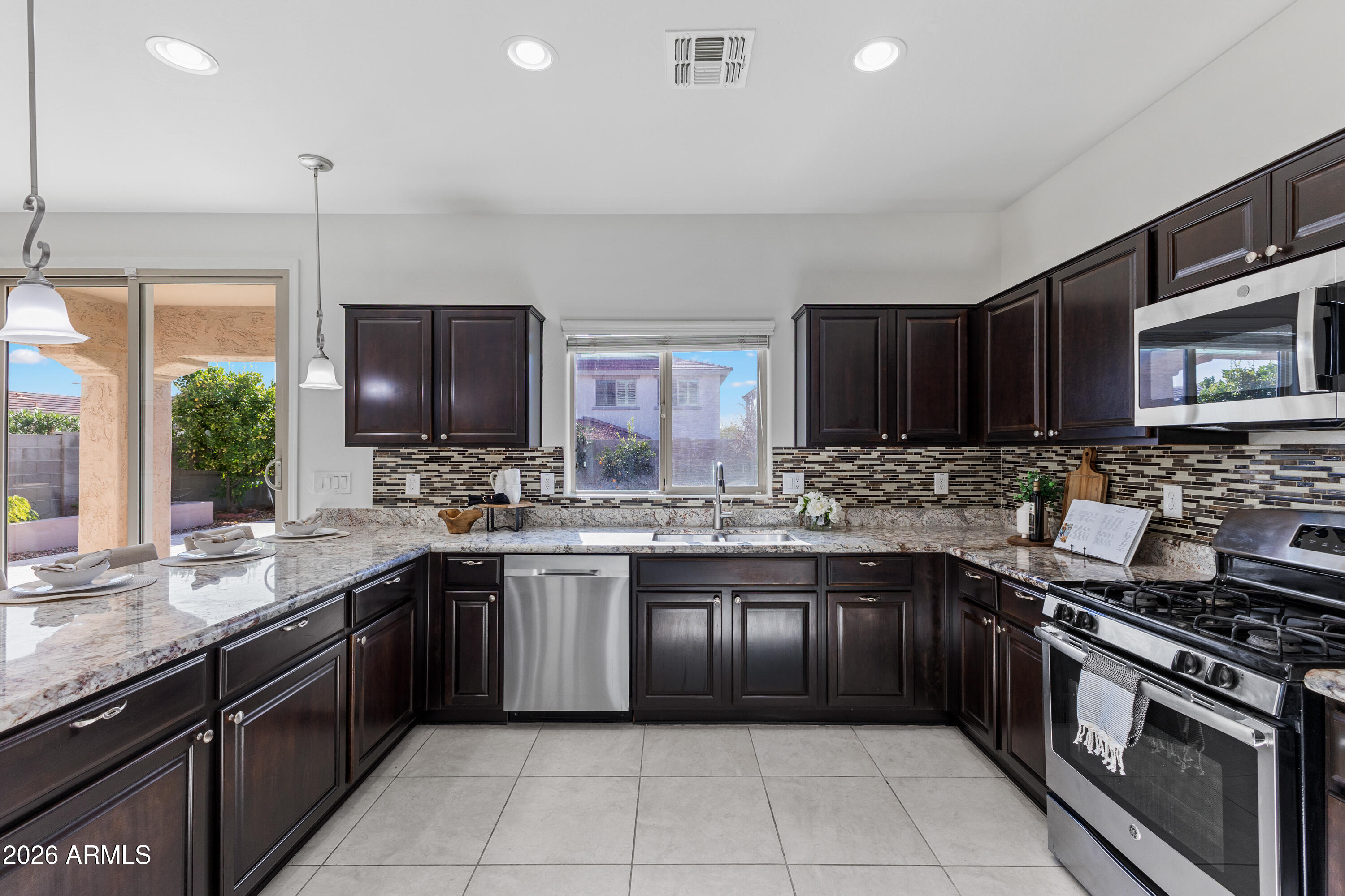 1819 W BONANZA Drive