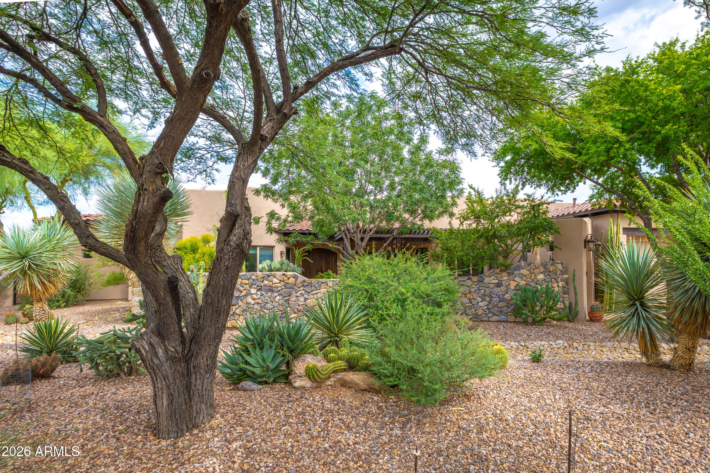 8650 E STAGHORN Lane