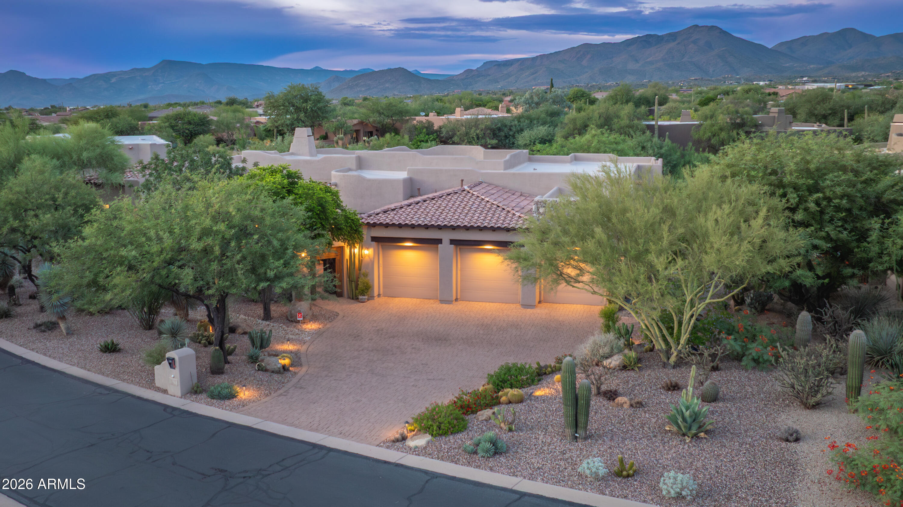 8650 E STAGHORN Lane