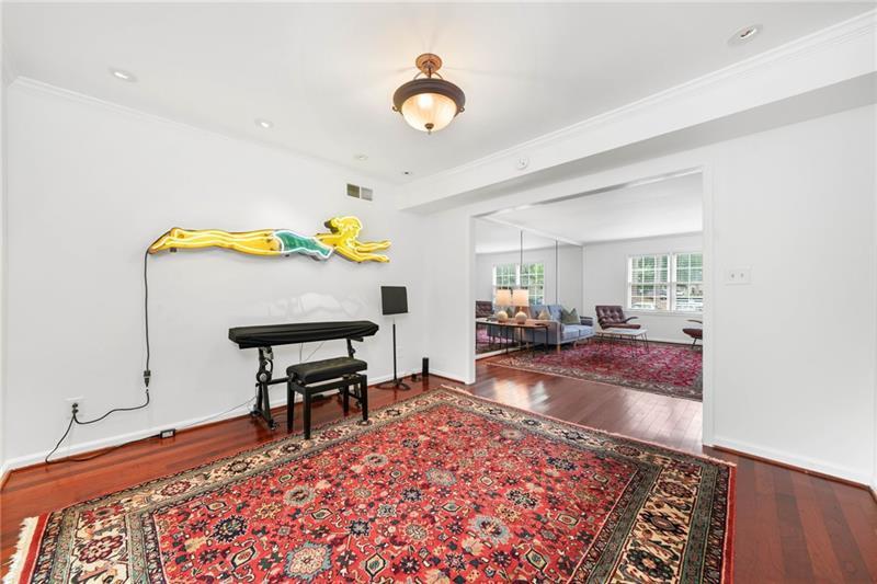 52 Chaumont Square NW