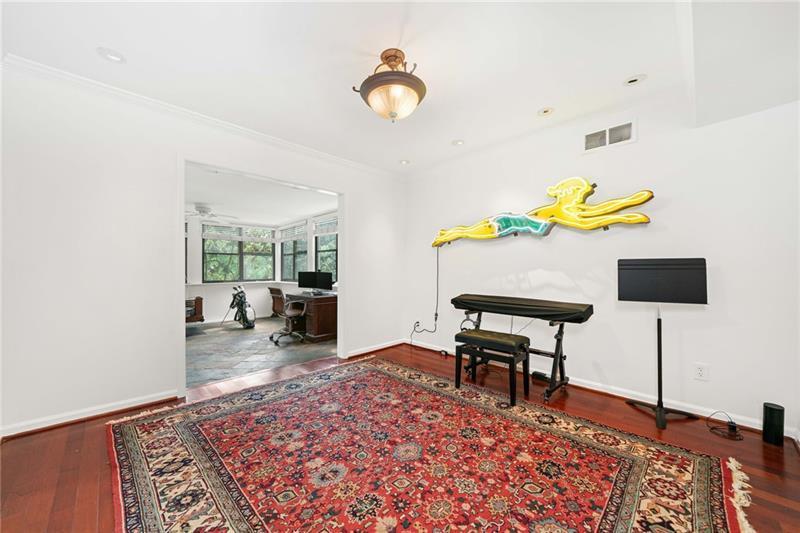 52 Chaumont Square NW