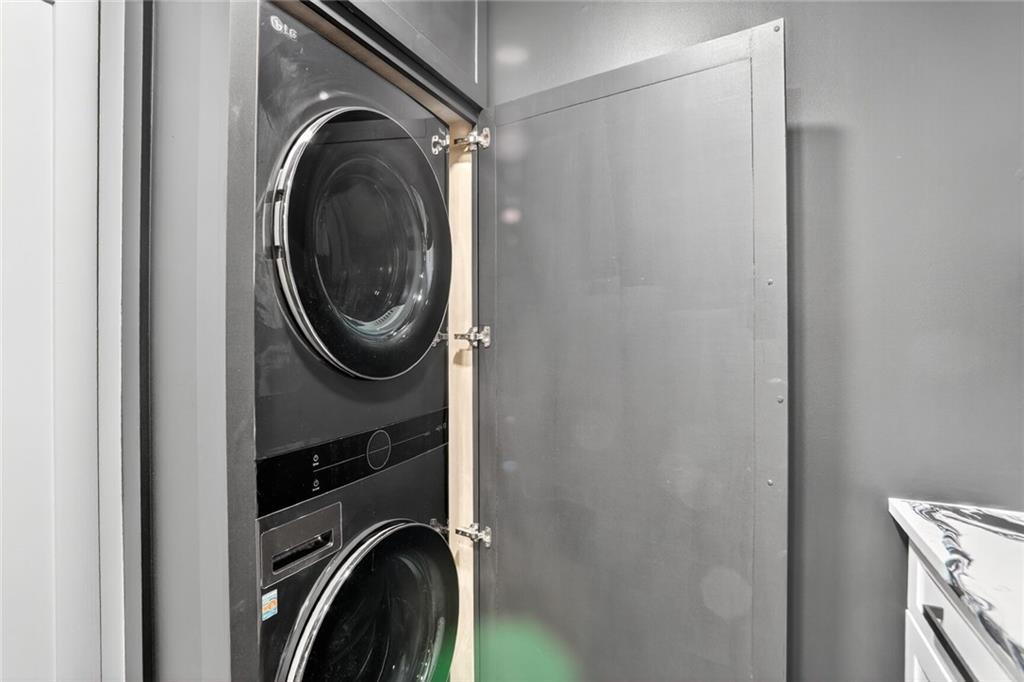 1074 Peachtree Walk NE Unit B106