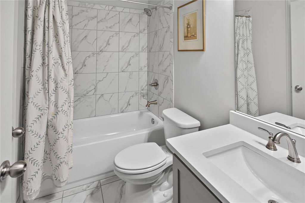 1956 Skyfall Circle NE