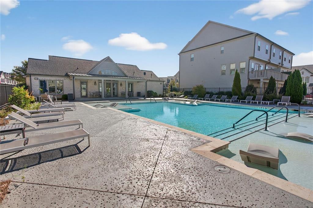 1956 Skyfall Circle NE