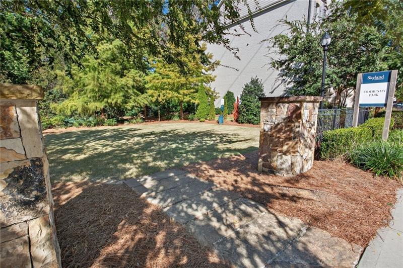 1956 Skyfall Circle NE