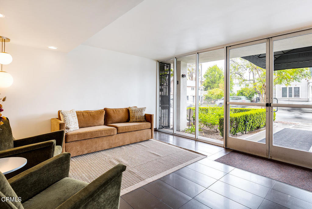 601 E Del Mar Boulevard 404