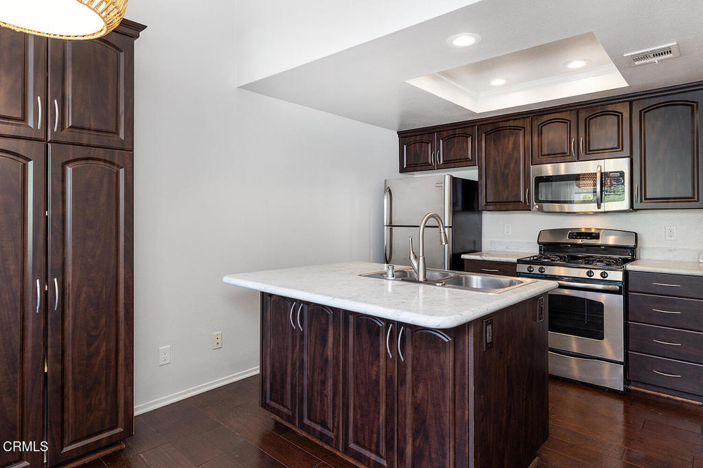 300 S Mentor Avenue 8