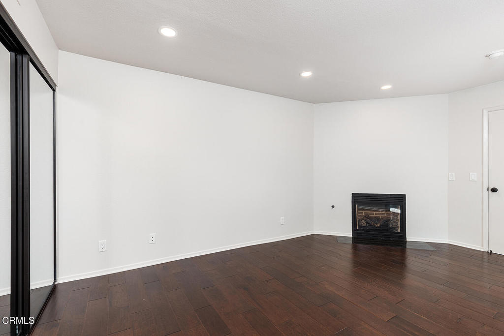 300 S Mentor Avenue 8