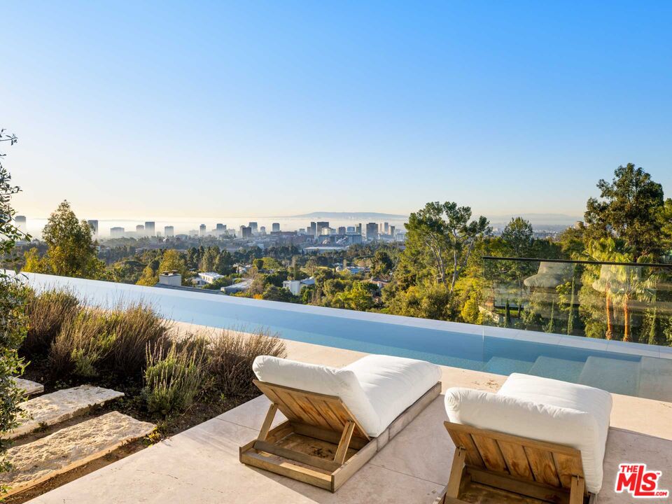 Los Angeles, CA, 90077