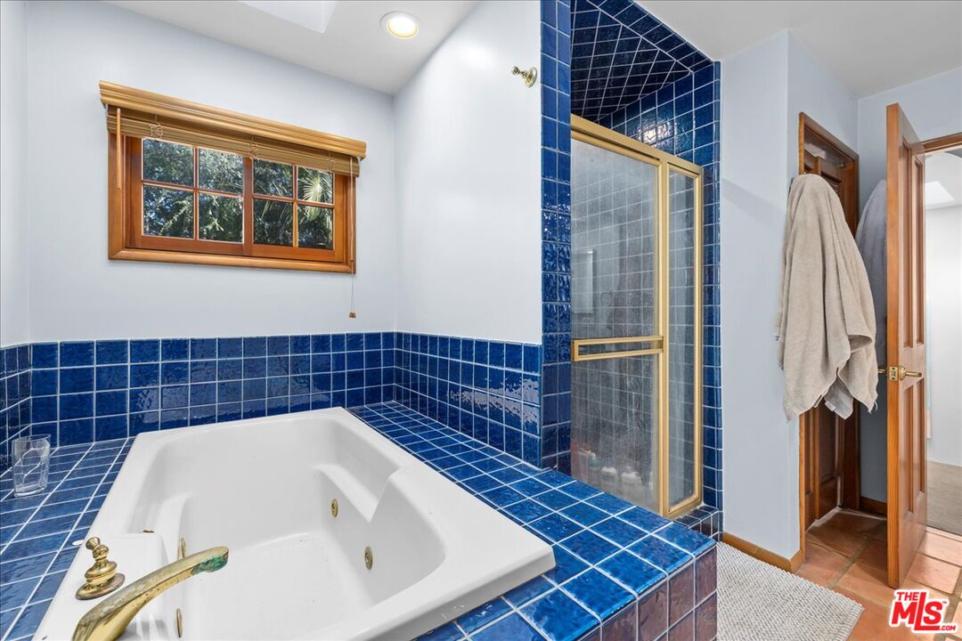 551 Westmount Dr