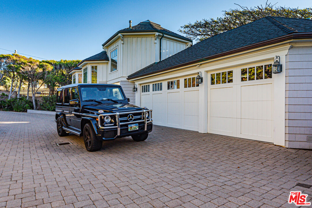 Rare 80-Ft Beachfront Lot on Exclusive Broad Beach