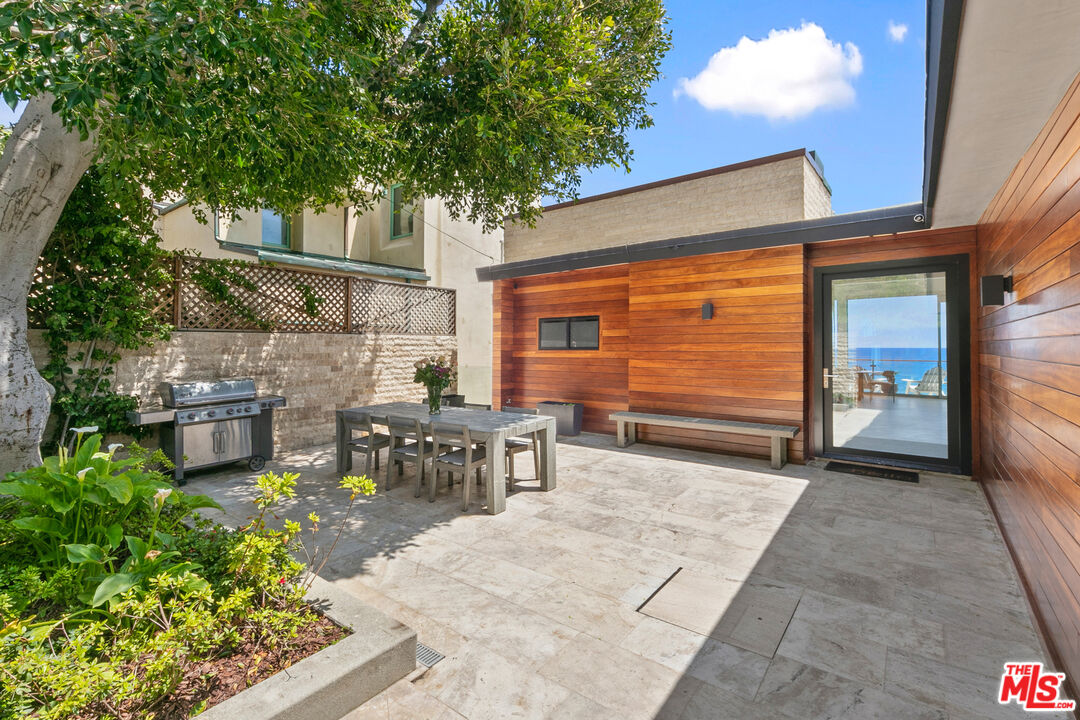 24928 Malibu Rd