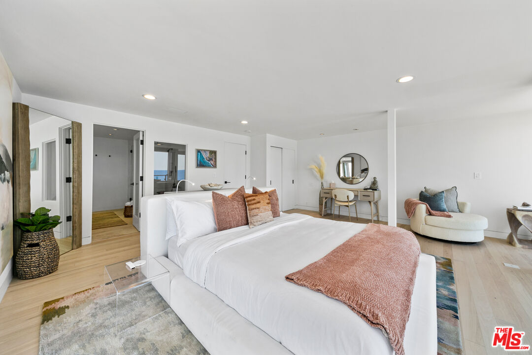 24928 Malibu Rd