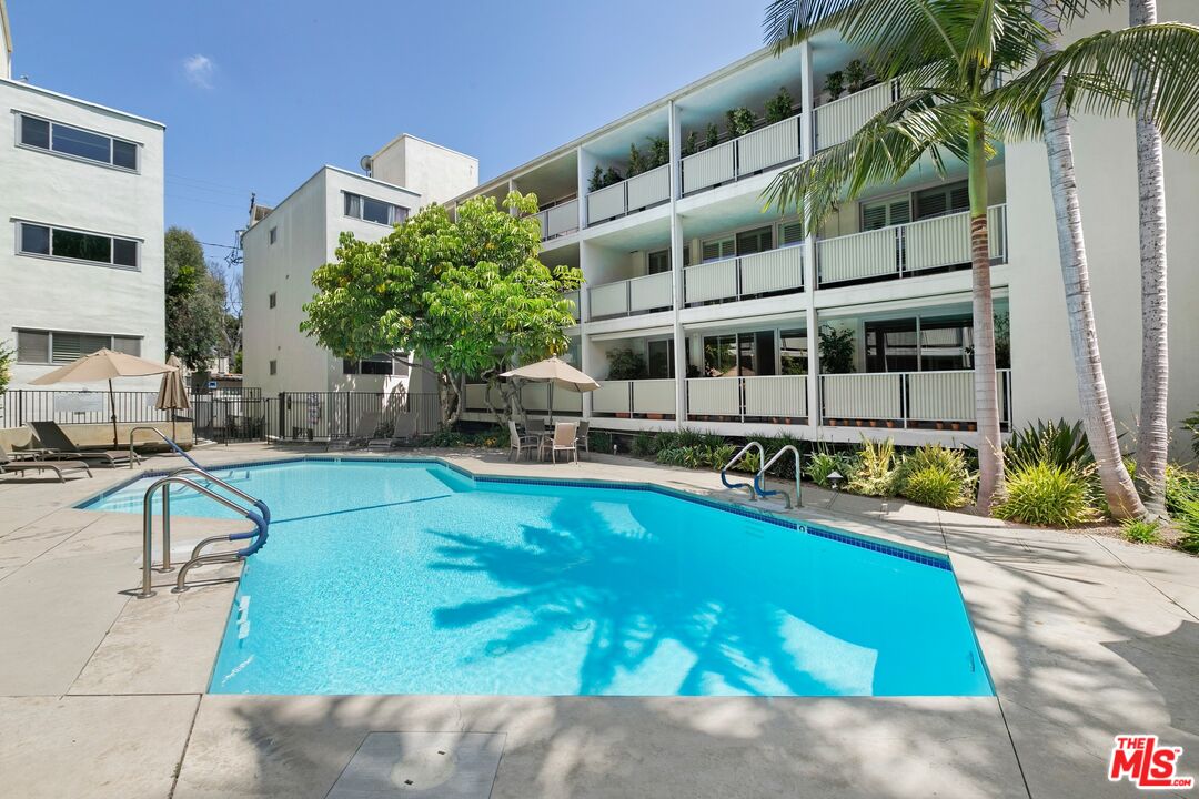 848 N Kings Rd Unit: 207