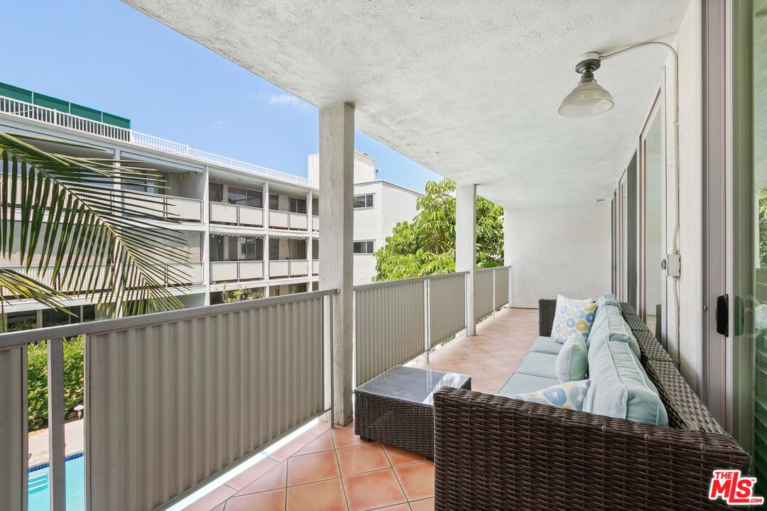 848 N Kings Rd Unit: 207